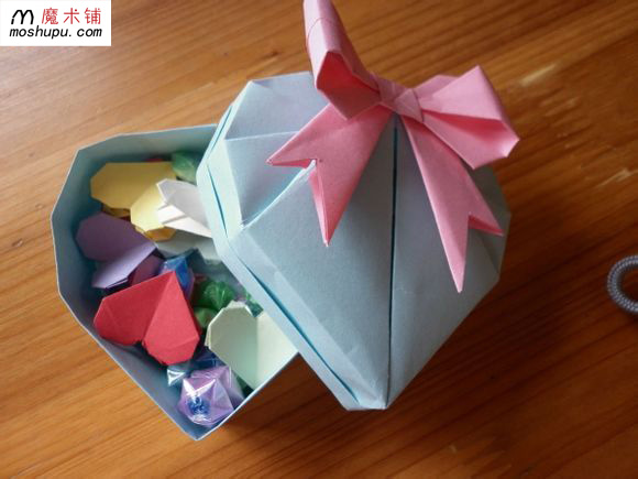精美折纸爱心盒子制作方法