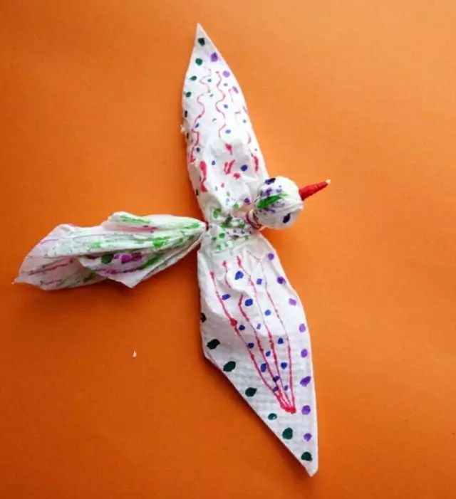 简单幼儿手工制作 餐巾纸蜂鸟