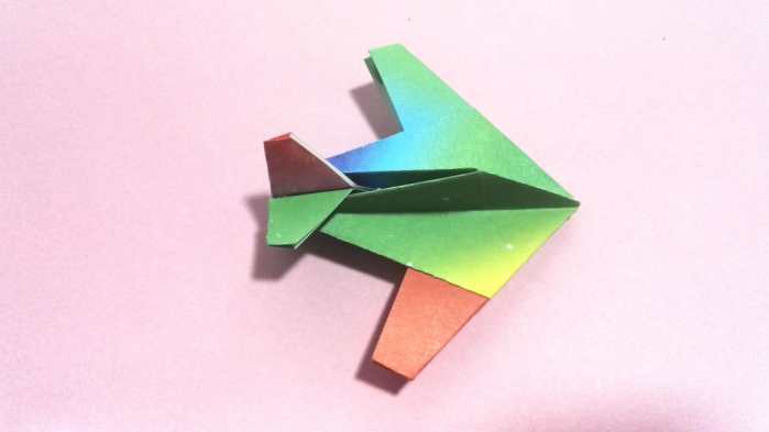 教大家一款简易折纸战斗机模型 手工折纸教程