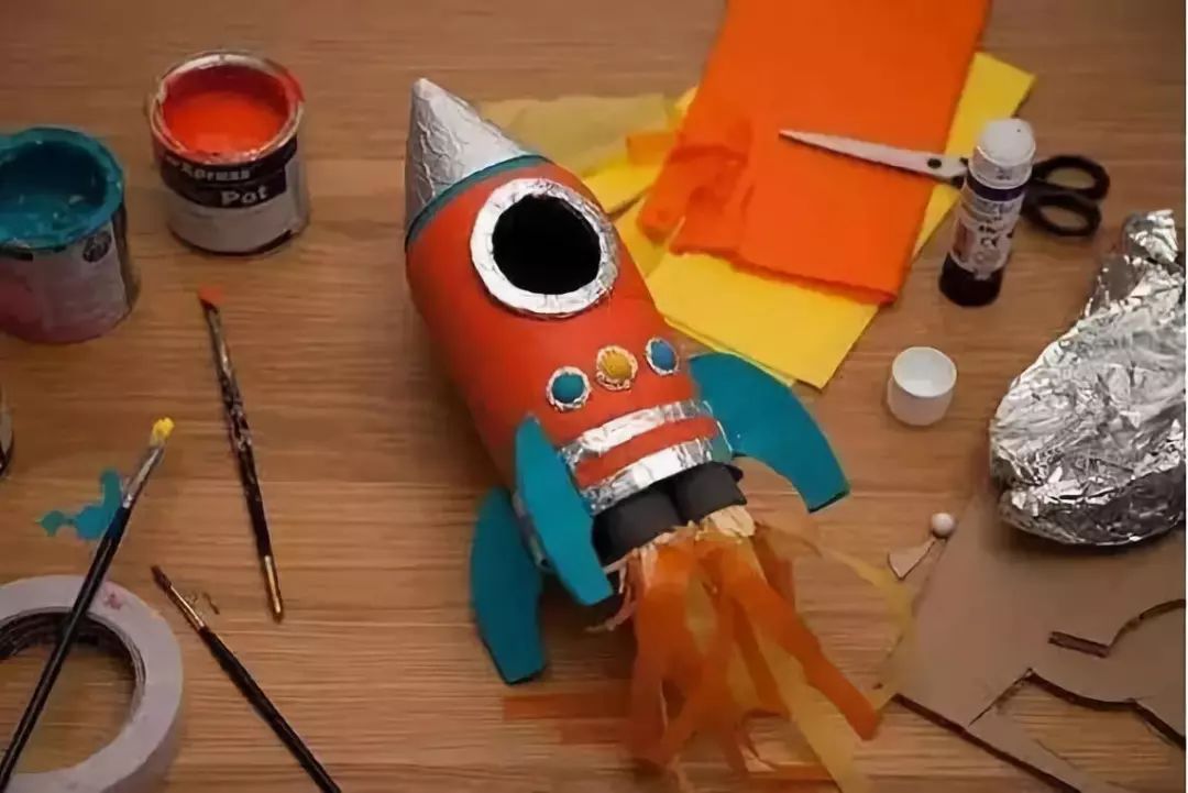用塑料瓶制作航天飞机玩具 小朋友手工