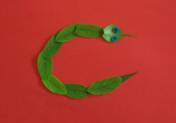 小蛇树叶贴画的制作方法 创意DIY儿童手工