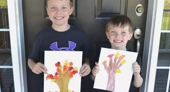 幼儿园秋季手工 教宝贝们用手印制作大树