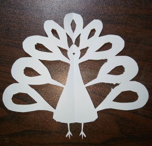 孔雀剪纸怎么做 卡纸剪出孔雀的剪纸