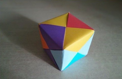儿童折纸教程 如何折一个彩色立方体