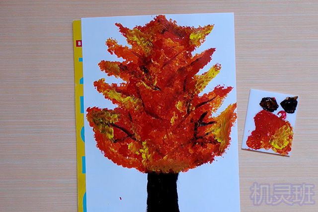 儿童画秋天的景色：棉签印画秋天的大树(步骤图解)7
