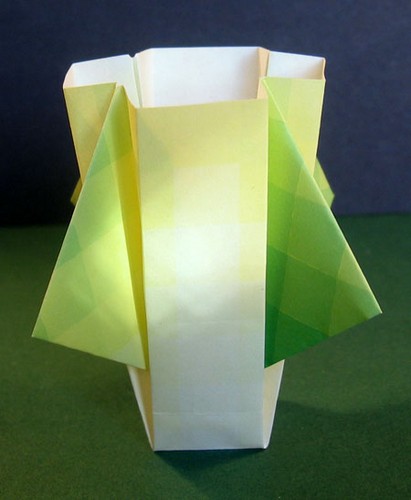 手工DIY折纸花瓶制作方法详细图解教程