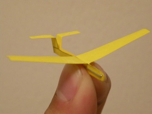 超简单又飞得很远的滑翔机的折法图片教程