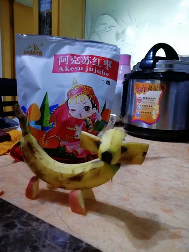 幼儿亲子水果拼盘图片 香蕉小狗的做法