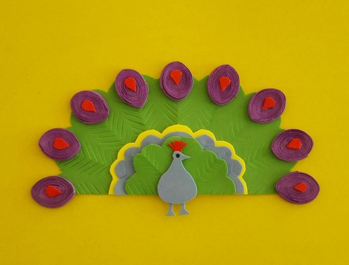 教你用彩色海绵纸制作漂亮的儿童贴画孔雀开屏图解