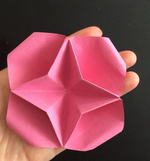 花朵手工折纸超级简单 简单花朵的手工折纸方法