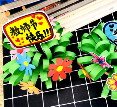 简单的折纸小花朵教师节的礼物 手工拉花制作方法