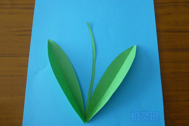 幼儿园简单手工制作漂亮纸花朵的方法(步骤图解)4