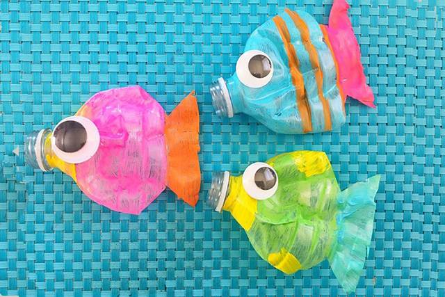 儿童环保手工：小矿泉水瓶废物利用制作一只漂亮的鱼(步骤图解)