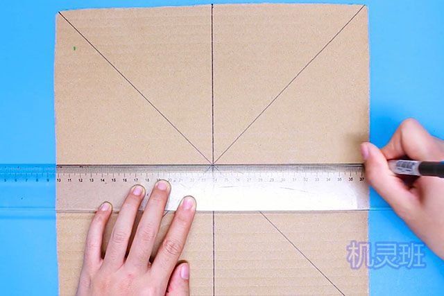 废旧纸箱手工制作：自制儿童平衡游戏玩具(步骤图解)６