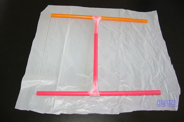 塑料袋废物利用做个简单的风筝(步骤图解)5