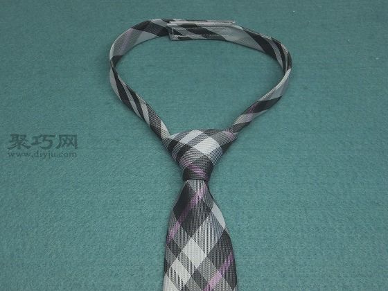 方便佩戴的西服领带纯手工制作方法