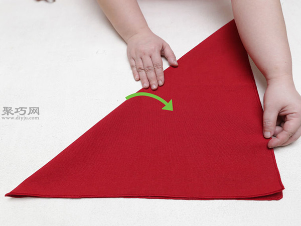 金字塔餐巾折法 教你叠餐巾教程