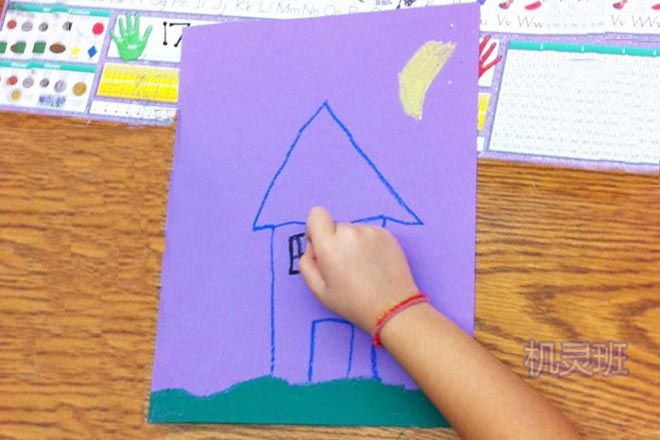 幼儿画冬季：油画棒和棉签点画雪中房子(步骤图解)
