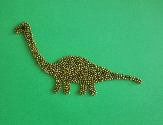 儿童手工制作豆子粘贴画，用豆子DIY创意粘贴可爱的小恐龙