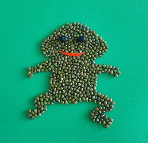 儿童手工制作豆子粘贴画 用豆子DIY创意粘贴有趣的小青蛙