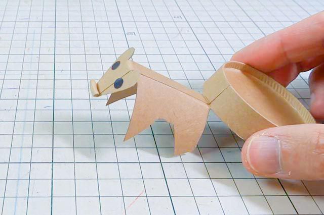 幼儿园手工纸杯小动物：制作一蹦一蹦觅食的松鼠(步骤图解)14