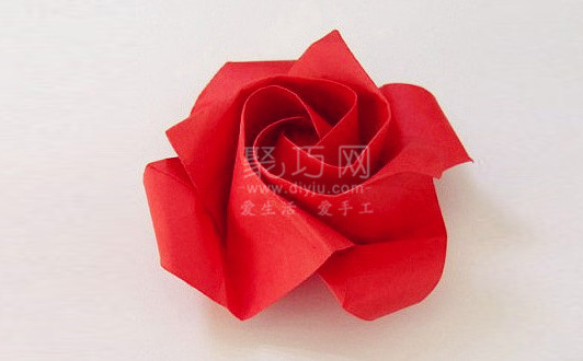 一朵红色纸玫瑰的折法 折纸玫瑰花步骤图解