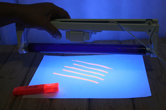 怎么样让水发光 用荧光笔让水发光图解教程