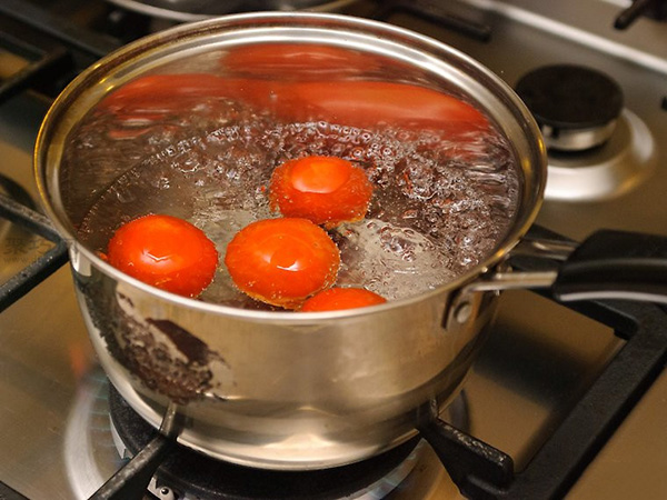 如何冷藏去皮的西红柿 教你冷藏西红柿步骤