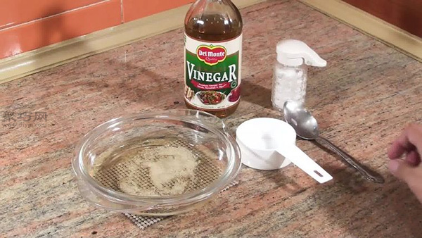 怎么使用醋和盐清洗硬币 清洗硬币教程图解