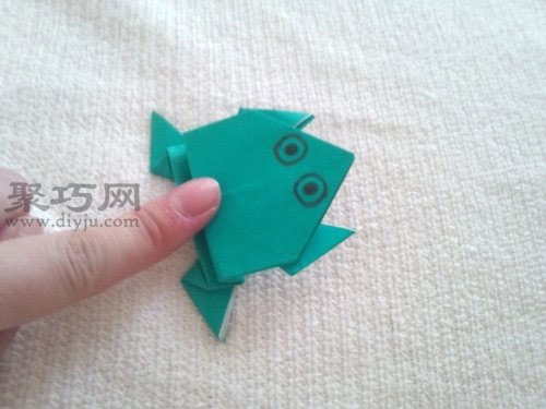 青蛙折纸教程：教你会跳的青蛙怎么折叠