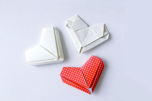怎么用长方形纸简单折纸立体小爱心(步骤图解)